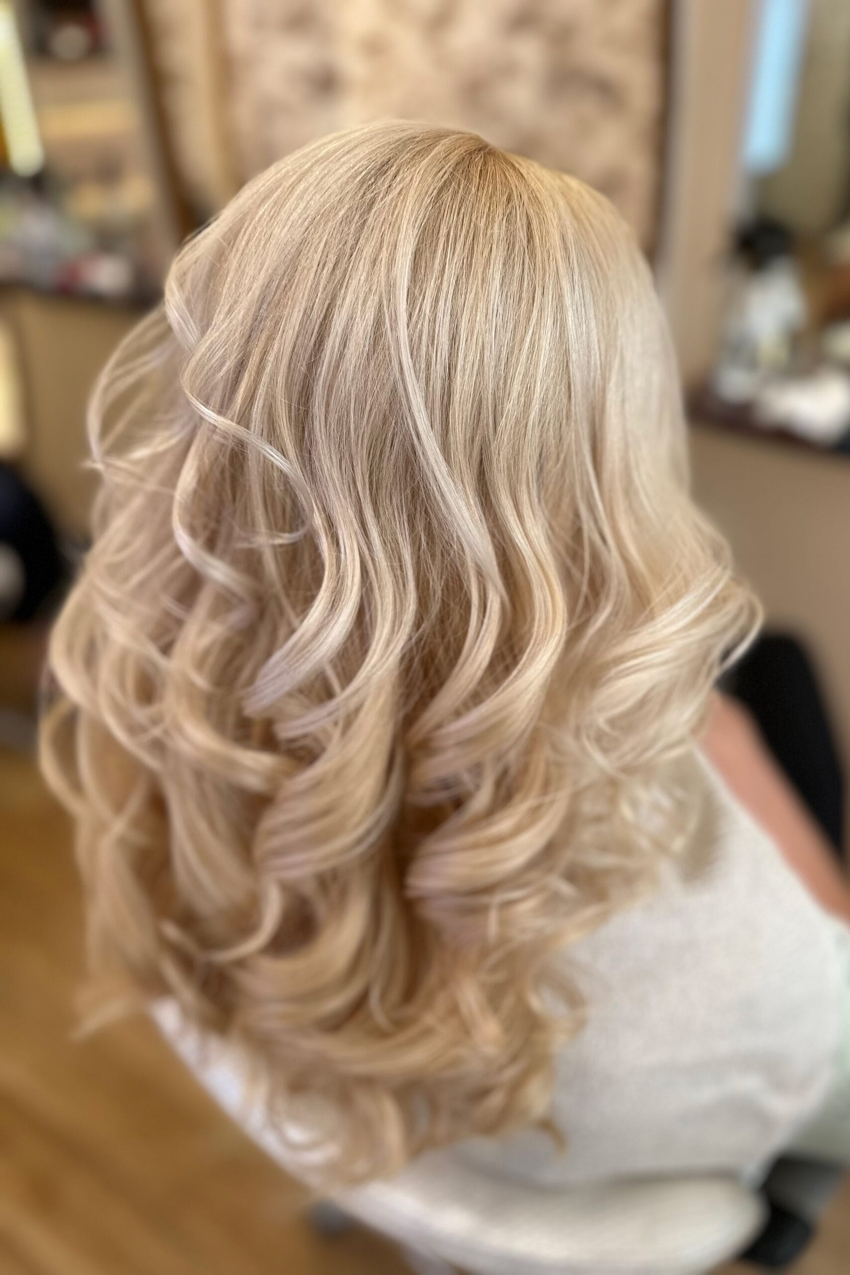 Κομμωτήριο 2 woman with blonde hair